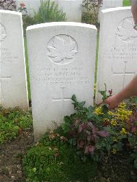 Canada Cemetery Tilloy Les Cambrai - King, John Vincent